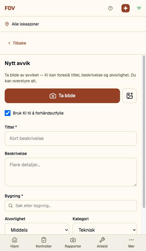 Nytt avvik på mobil i SmartFDV: stor knapp for å ta bilde, avkrysning for å la KI forhåndsutfylle tittel, beskrivelse og alvorlighet, og felter for tittel, beskrivelse, bygning, alvorlighet og kategori.